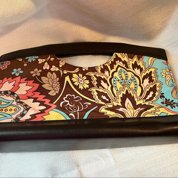 Dynamic, patterned clutch purse with magnetic closure. - Picture 3 of 3